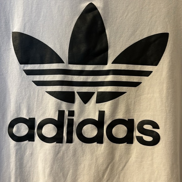 Adidas basic graphic tee size medium - Picture 2 of 6